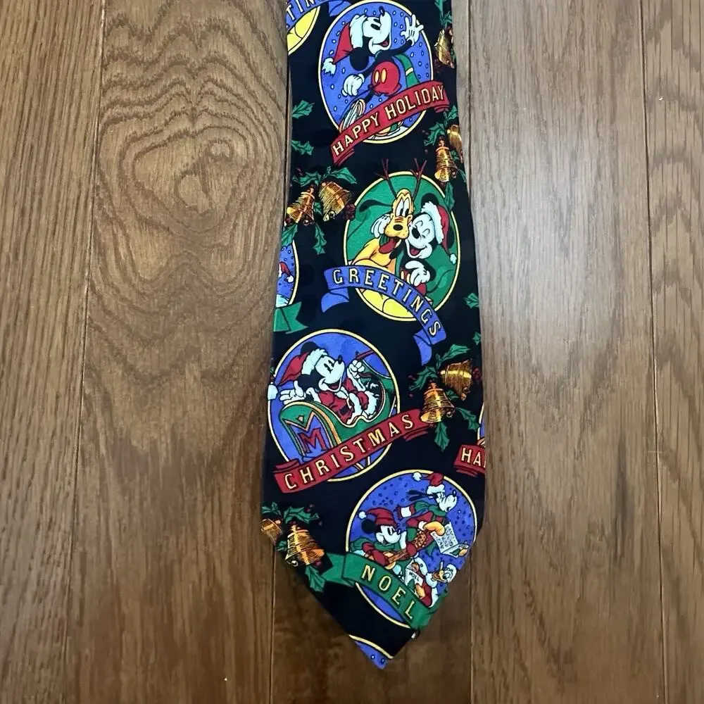 THE DISNEY STORE 100% SILK TIE CHRISTMAS SANTA'S WORKSHOP MICKEY PLUTO GOOFY EUC
